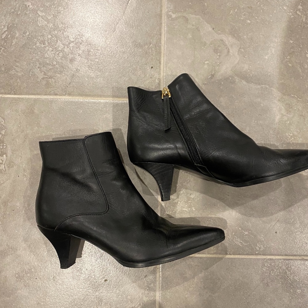 MIC HAA BOOTIES SIZE 6